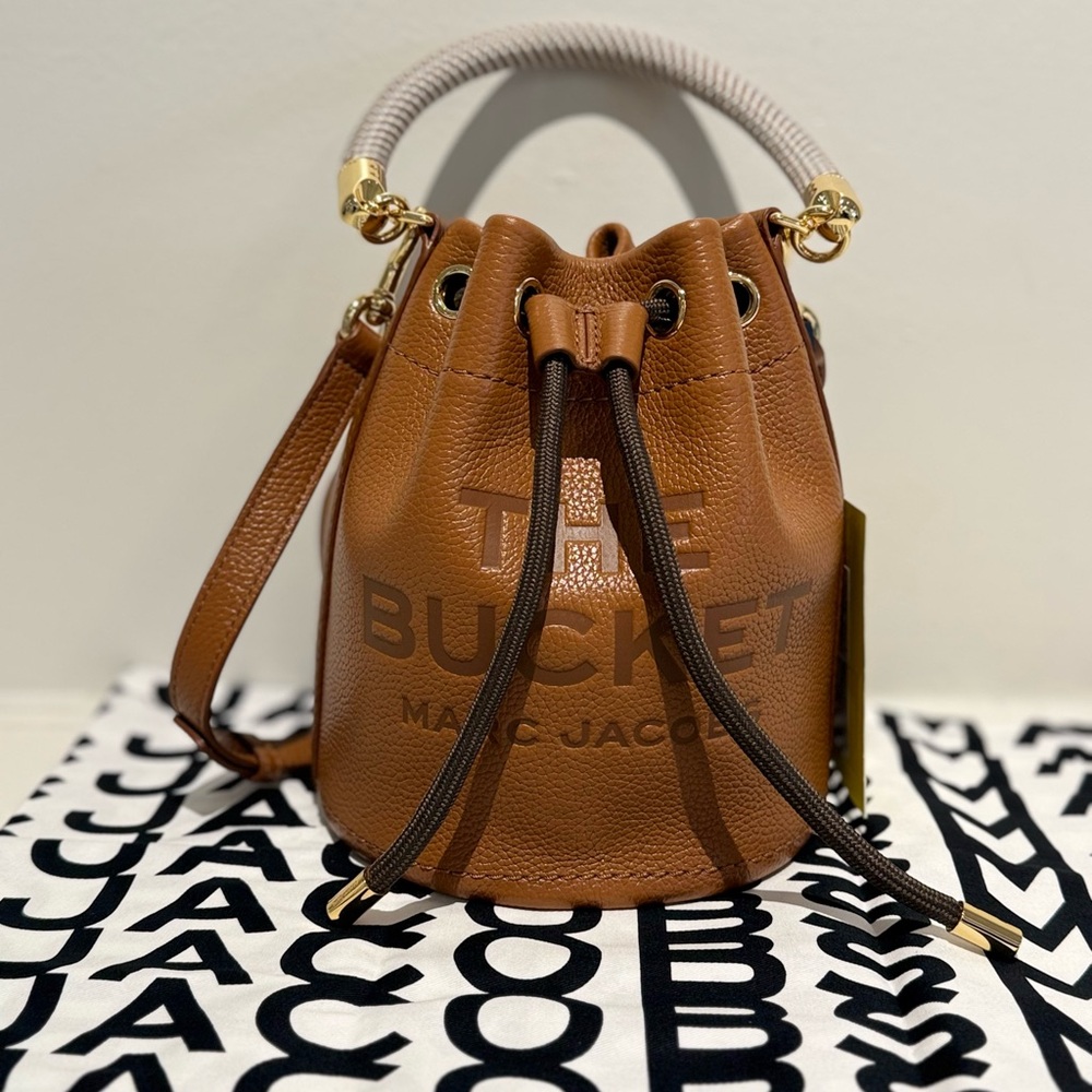 NWT Marc Jacobs medium leather bucket bag